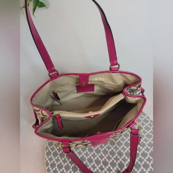 EUC Pink & Tan Coach Jacquard & Leather 3 Compartment Shoulder bag IMMACULATE - Picture 3 of 6